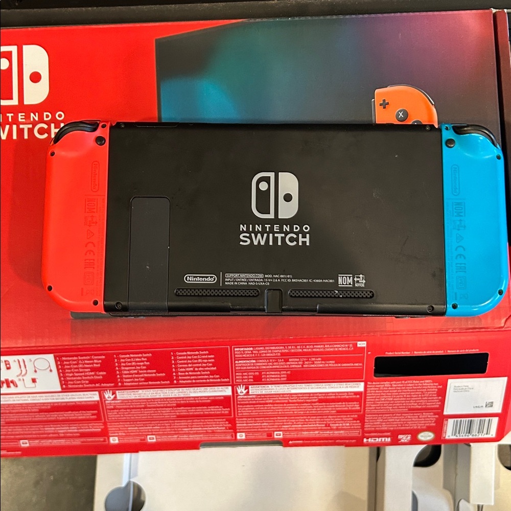 Nintendo Switch - Picture 7 of 13